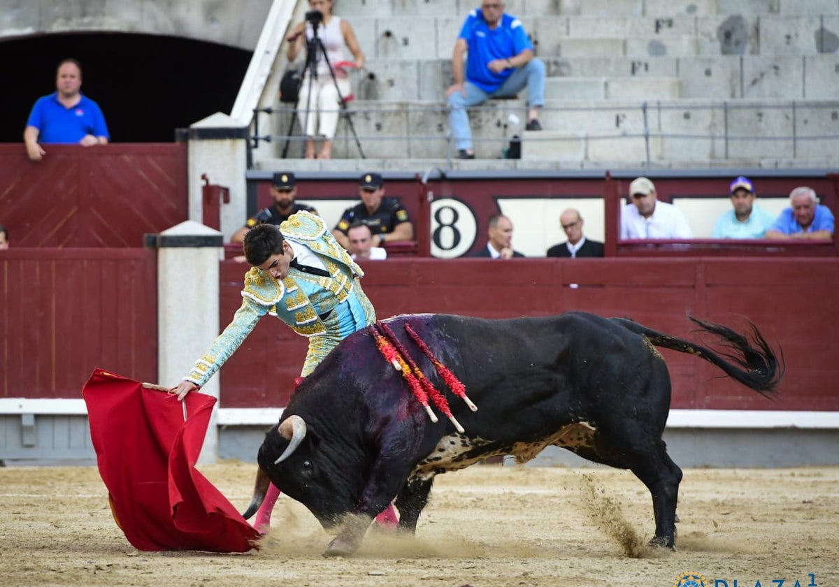 Jesús de la Calzada, en el tercero, un novillo de noble juego y con opciones