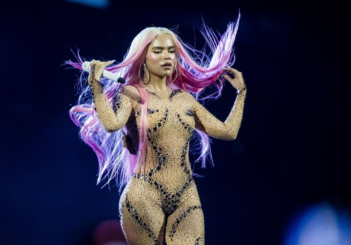 Karol G, durante una de sus cuatro actuaciones en el Bernabéu