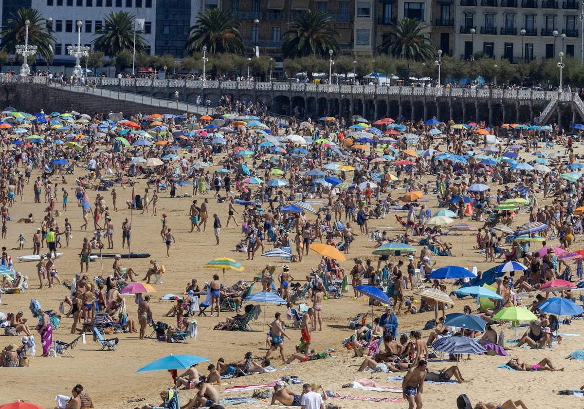 Aspecto de la playa de la Concha, en San Sebastián