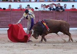 La torería de Pablo Aguado, un oasis en una imposible corrida de Montalvo