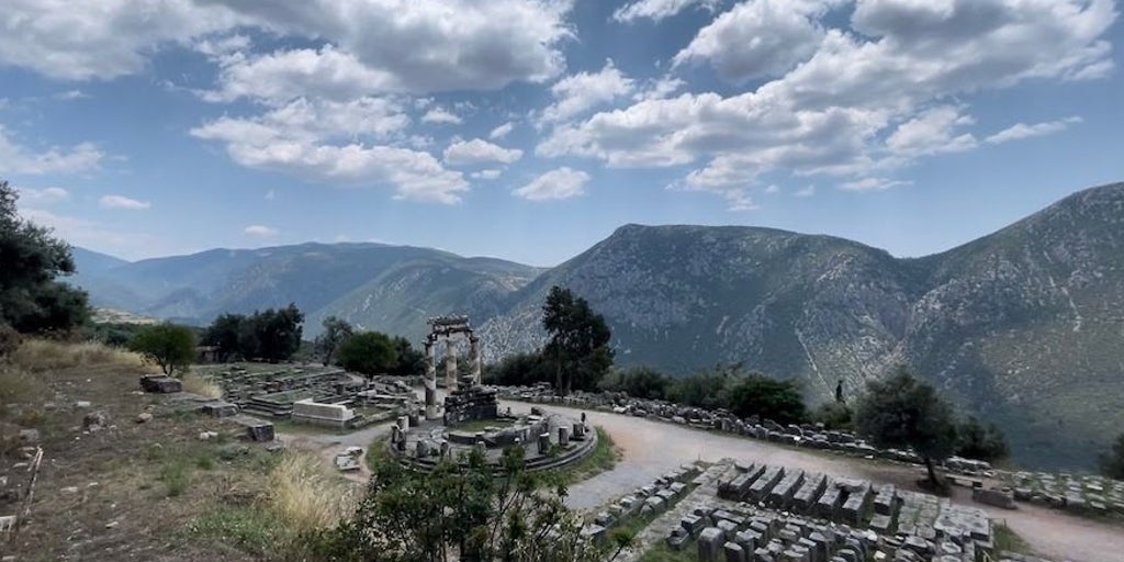 ギリシャ文化の統一を象徴する神託の聖域デルフィ