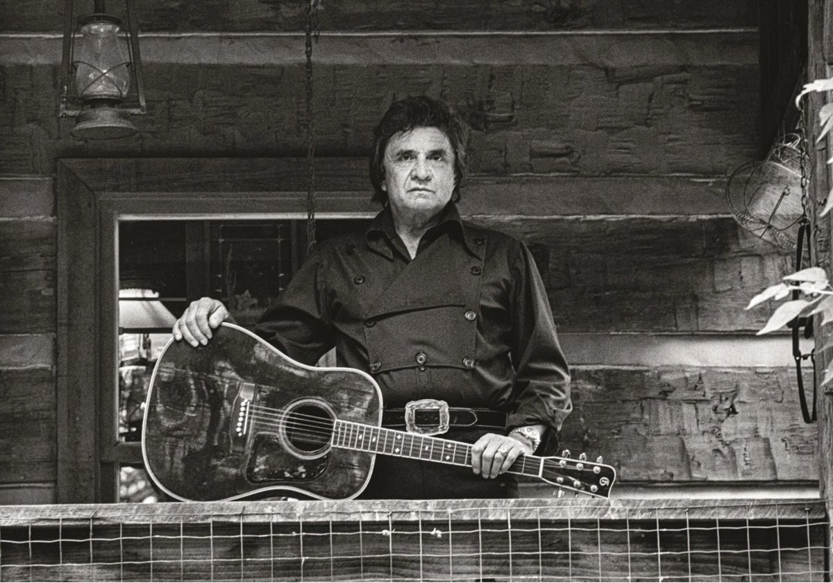 Johnny Cash, en la portada del nuevo disco inédito 'Songwriter'