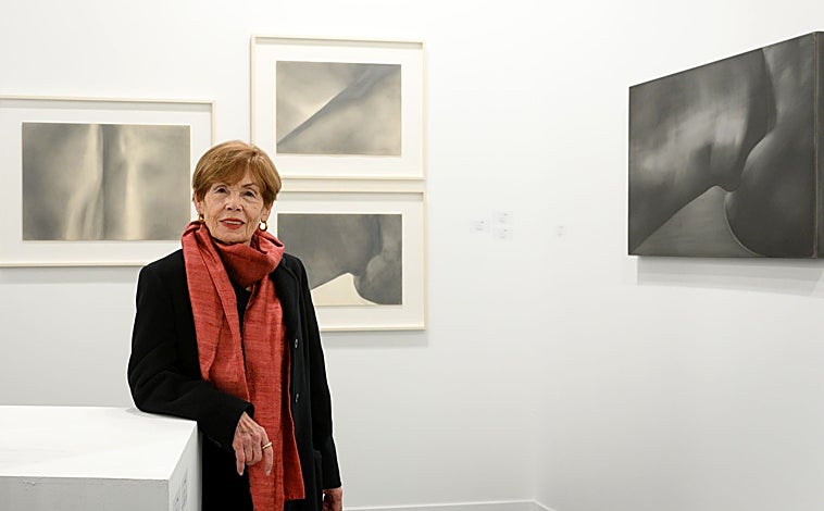 Imagen principal - De arriba abajo, Maribel Nazco en ARCO'24; Roberto González Fernández en Arriaza; y el galerista José de la Mano