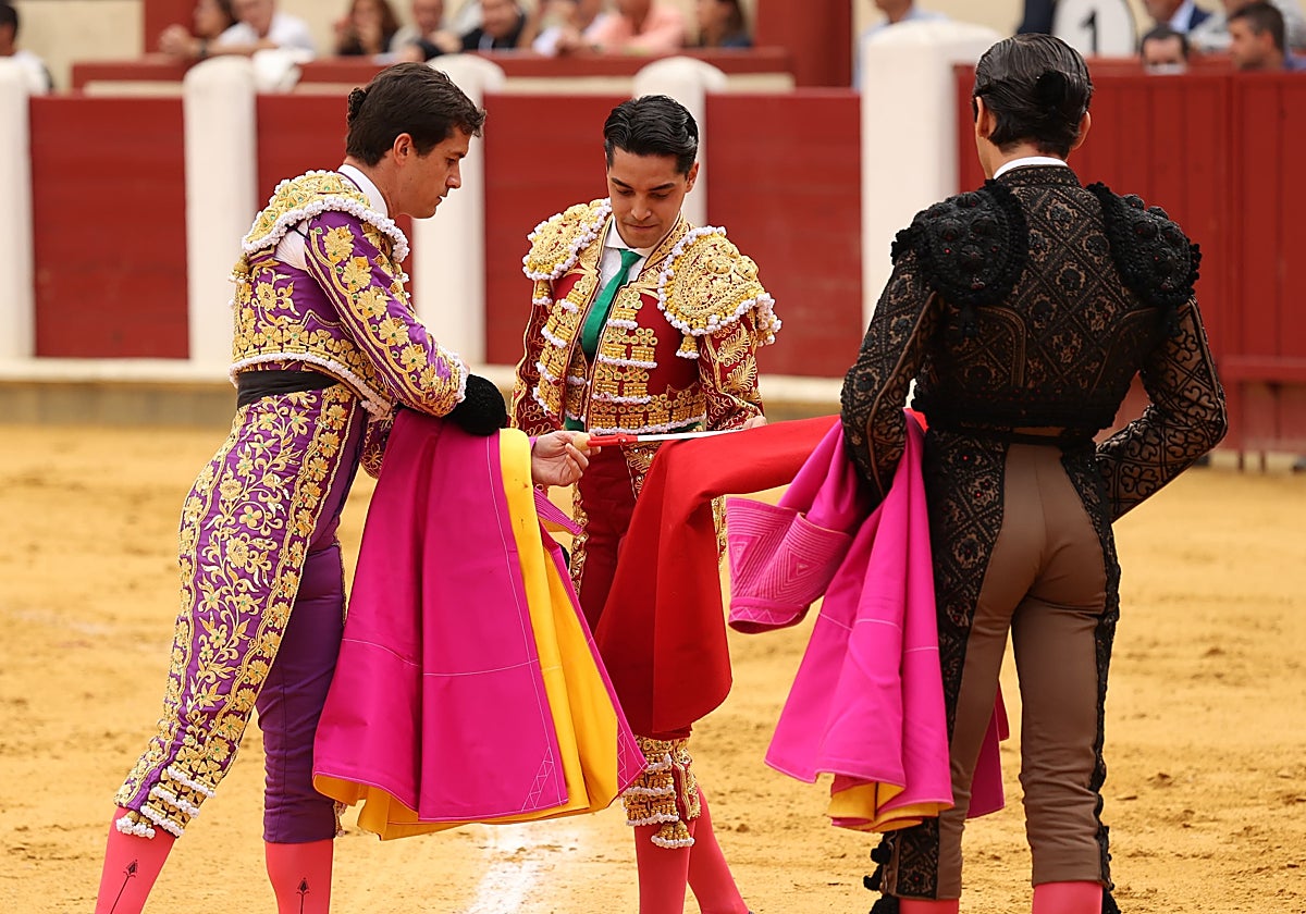 Mario Navas tomó la alternativa de manos de Daniel Luque y en presencia de Juan Ortega