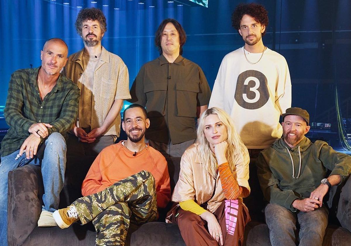 La banda Linkin Park junto a la nueva vocalista, Emily Armstrong