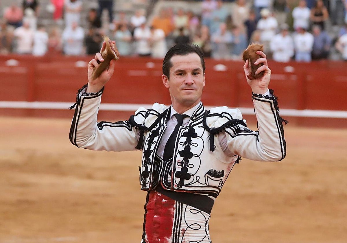 Luque con las dos orejas