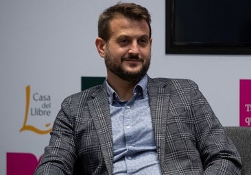 Juan Fernández-Miranda gana el premio Espasa de ensayo con una crónica sobre el regreso de la democracia a España