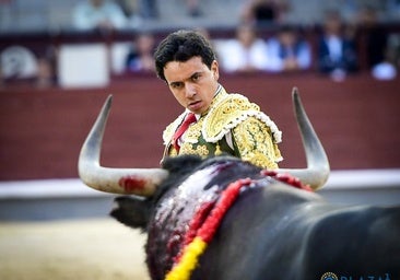 Diez toros saltaron, pero el que embistió fue Juan de Castilla