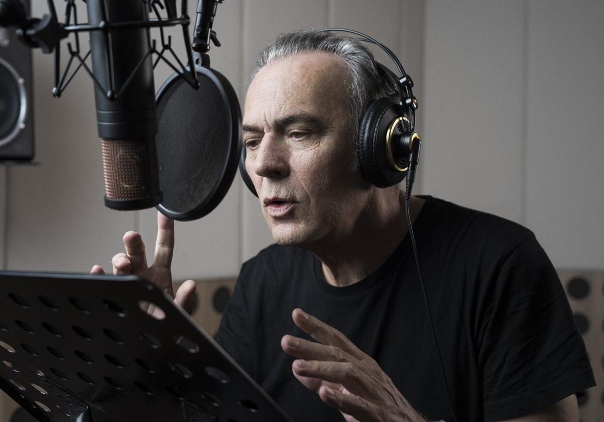 José Coronado, grabando para un audiolibro