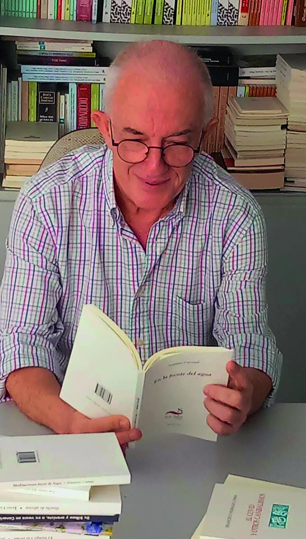 Pedro Gómez, ya desde niño, sintió una atracción especial por los libros. Los veía como una «cajita mágica» llena de historias