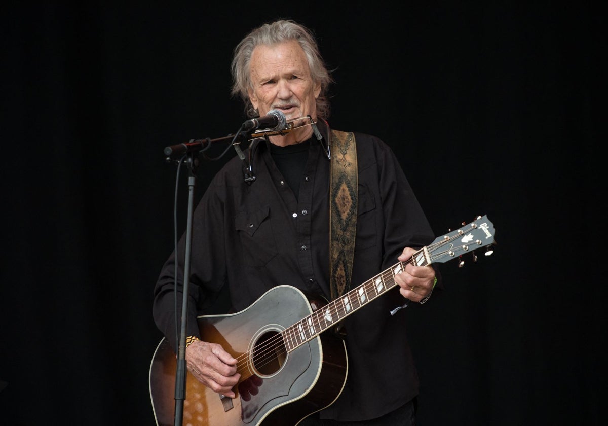 Kris Kristofferson, durante una actuación en Glastonbury