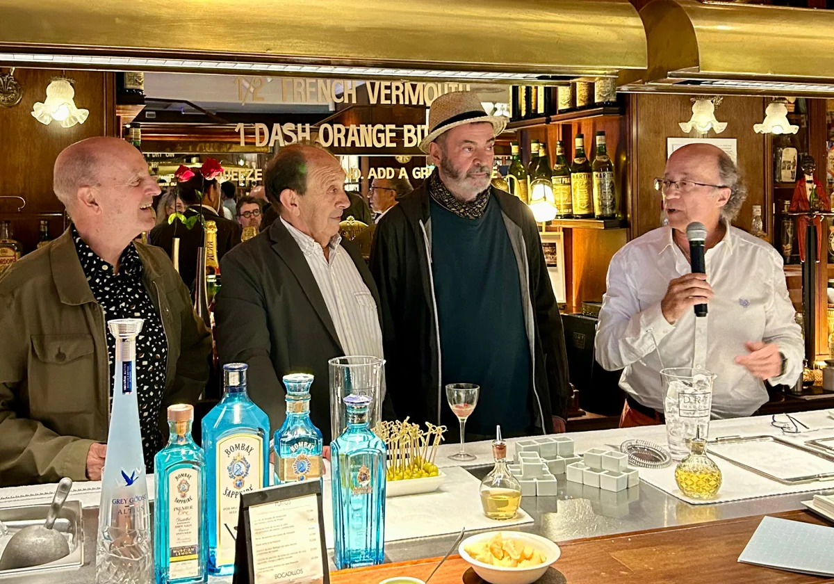 Juanjo Fernández, Pepe Ribas y Jordi Esteva con Javier de las Muelas