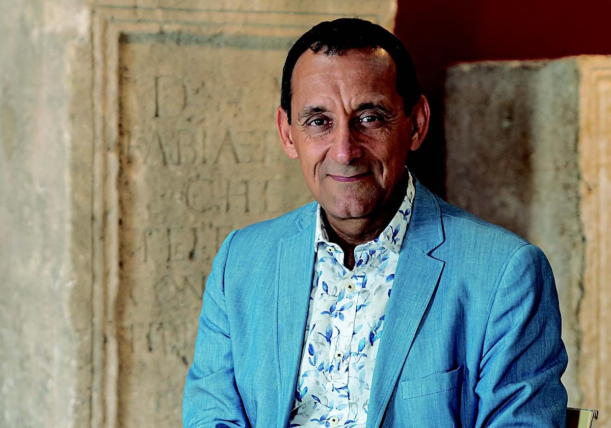 El poeta Javier Velaza