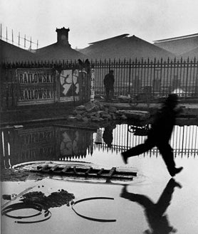 Imagen secundaria 2 - De arriba abajo, 'Sevilla, España' (1933); 'Valencia, España' (1933); y 'Detrás de la estación Saint-Lazare, 