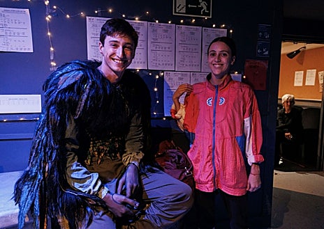 Imagen secundaria 1 - Los bailarines del San Francisco Ballet realizan cada día, además de la clase, un ensayo técnico junto a todo el equipo técnico tanto del Teatro Real como de la compañía durante la mañana.