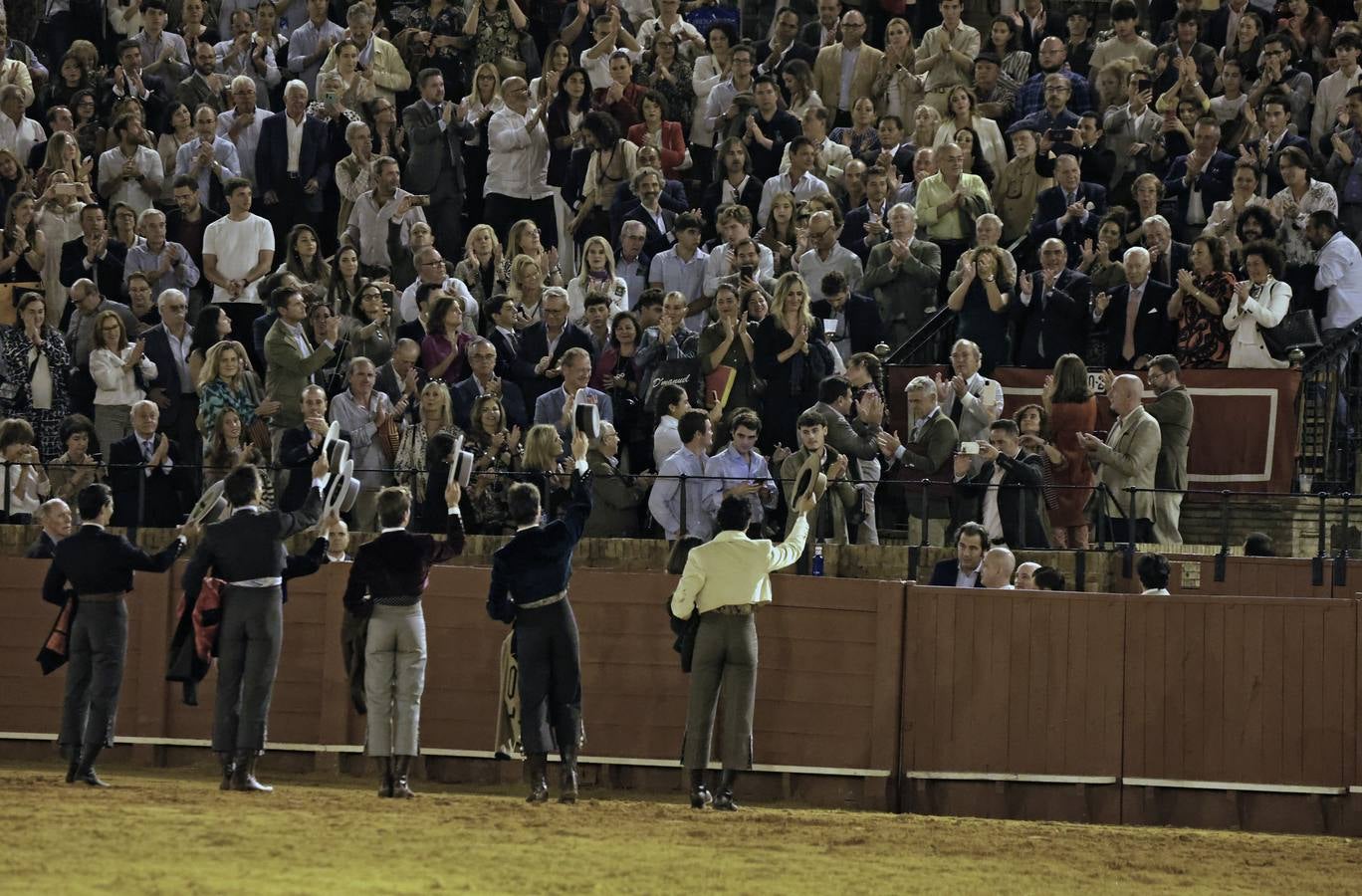 Imágenes del festival taurino a beneficio de Los Gitanos y que ha contado con la presencia de Curro Romero en los tendidos