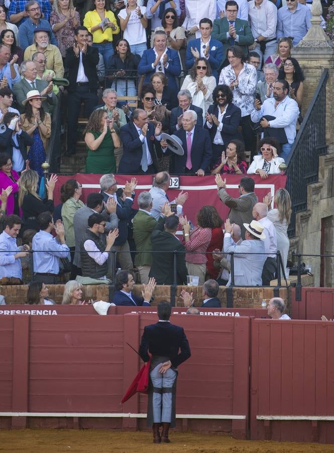 Imágenes del festival taurino a beneficio de Los Gitanos y que ha contado con la presencia de Curro Romero en los tendidos