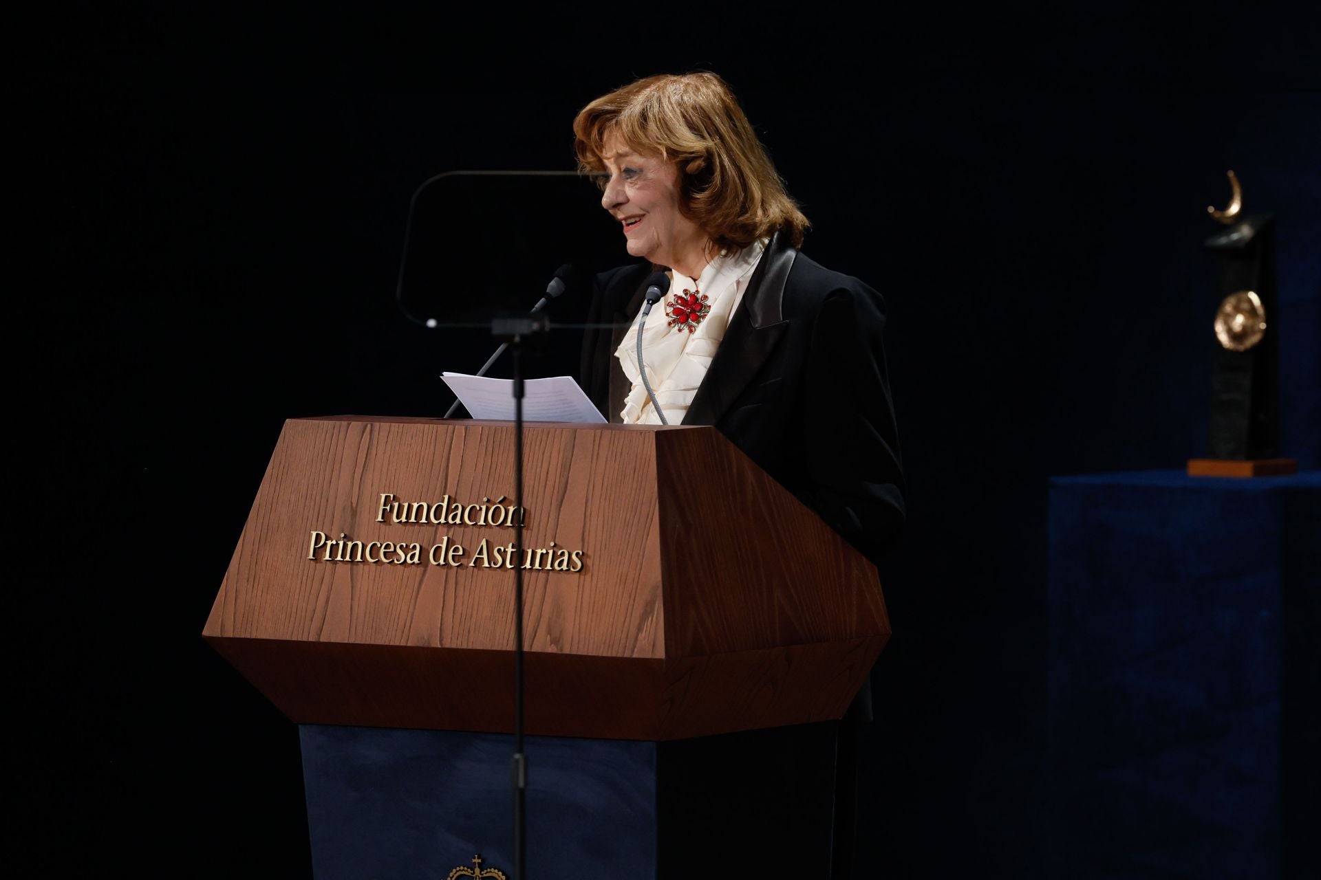 Ana Blandiana, premio Princesa de Asturias de las Letras 2024, interviene durante la ceremonia de entrega