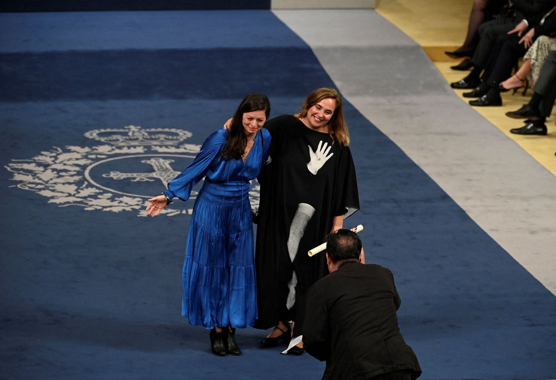 Cristina de Middel, presidenta de Magnum Photos (a la derecha) y la fotógrafa Olivia Arthur, fotografiadas por Thomas Dworzak