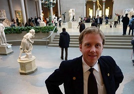 La lección de vida que un vigilante del MET aprendió entre obras maestras