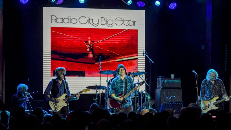 La banda celebró los 50 años de 'Radio City'