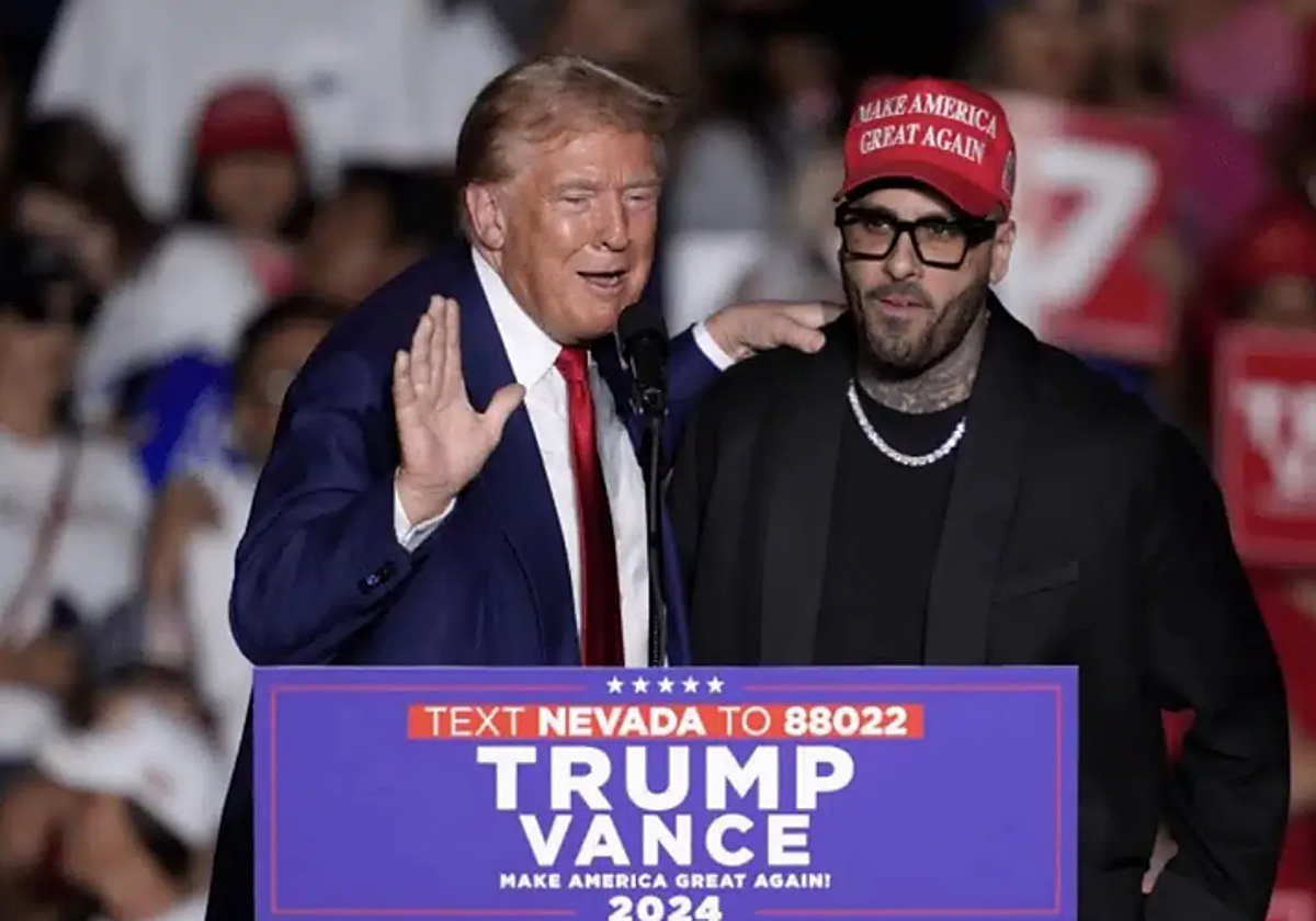 Donald Trump y Nikcy Jam durante un mitín para las elecciones presidenciales