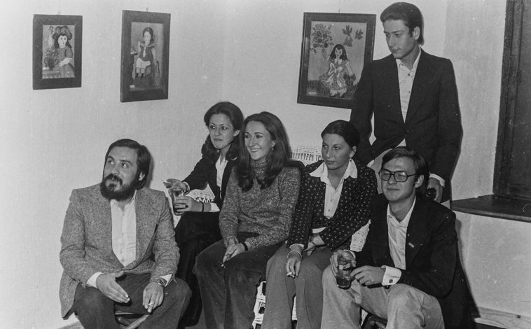 Imagen principal - De arriba abajo, foto del día de la inauguración de galería Fúcares en Almagro, el 24 de octubre de 1974; exposición de Frederic Amata en 1981; y un aspecto de la exposición individual de Beatriz Algaba, hace cuatro años