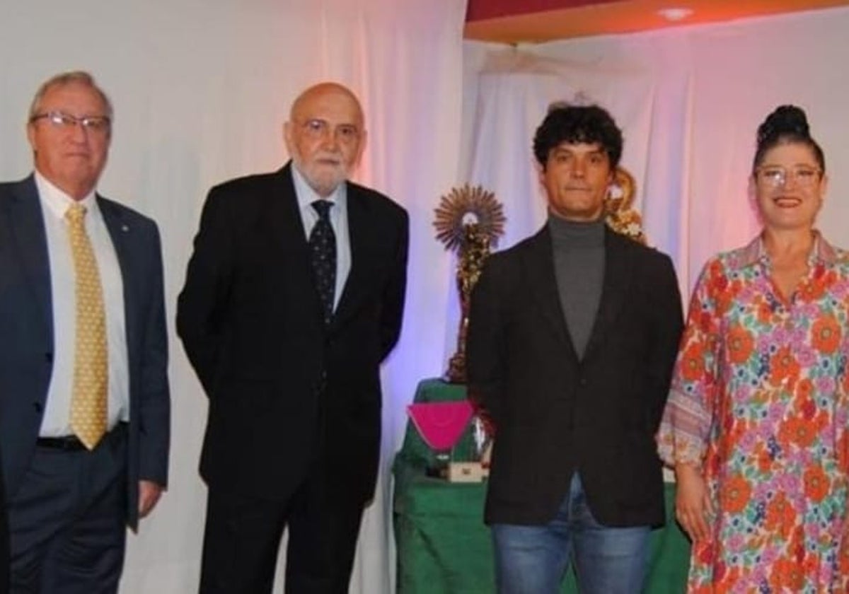 Francisco Bentué, Ángel González Abad, Miguel Abellán, M. Carmen Rived y José Manuel Valero, durante la entrega de premios