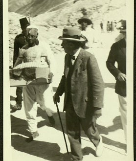 Imagen secundaria 2 - Fotografías del legado de Mendigorría y Torrelaguna tomadas en el yacimiento del Valle de los Reyes en 1923