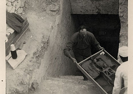 Imagen secundaria 1 - Fotografías del legado de Mendigorría y Torrelaguna tomadas en el yacimiento del Valle de los Reyes en 1923