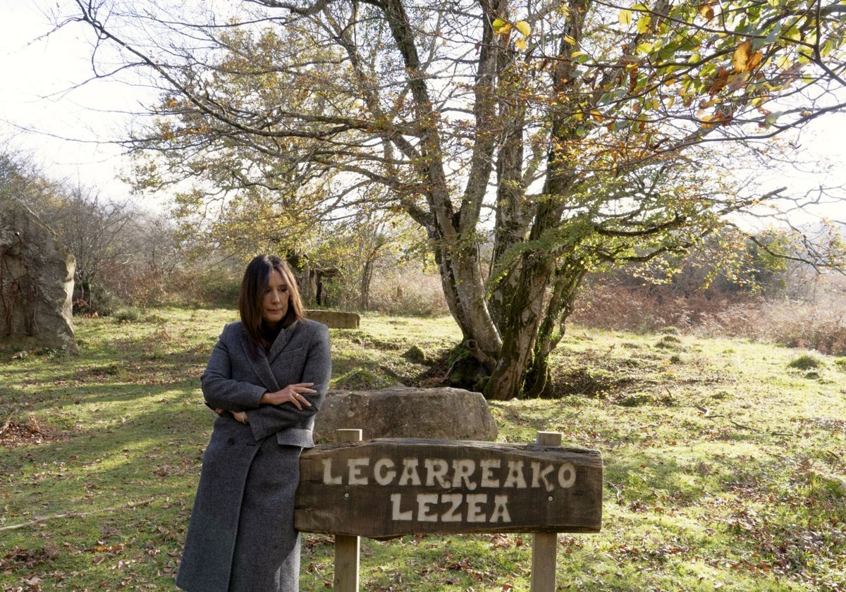 Dolores Redondo se asoma al abismo en la sima de Legarrea: «El miedo y ...