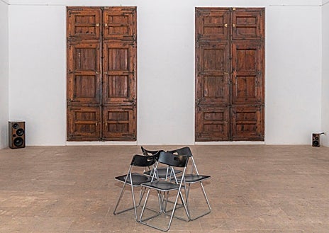 Imagen secundaria 1 - De arriba abajo, 'Fio (Hilo)', en en Estudi General Lul.lià; dos de los altavoces de 'Alto', en el Colegio de Arquitectos de las Islas Baleares; y la estancia dedicada a la pieza 'Río Oir', en EGL