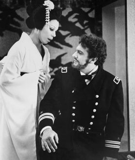 Imagen secundaria 2 - Plácido Domingo junto a Katia Ricciarell en 'La bohème', junto a Renata Scotto en 'Manon Lescaut', y junto a Mirella Freni en 'Madama Butterfly'