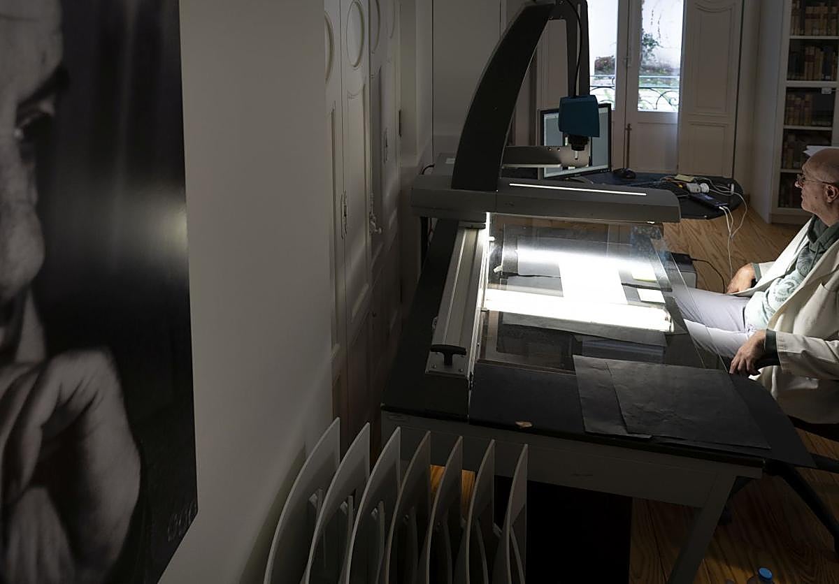 Trabajos de digitalización de 'Revista de Occidente' en la Fundación Ortega-Marañón