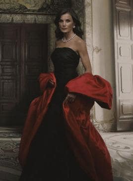 Imagen - Así son los retratos de los Reyes de Annie Leibovitz: Don Felipe, de Capitán General, y Doña Letizia, de Balenciaga