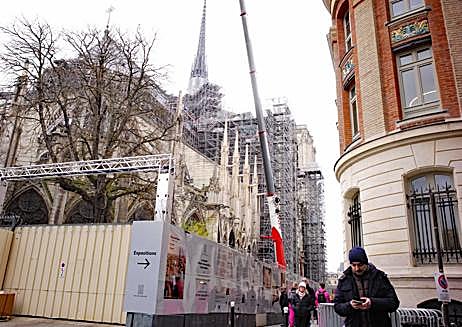 Imagen secundaria 1 - Exteriores de la Catedral de Notre Dame, horas antes de su reapertura