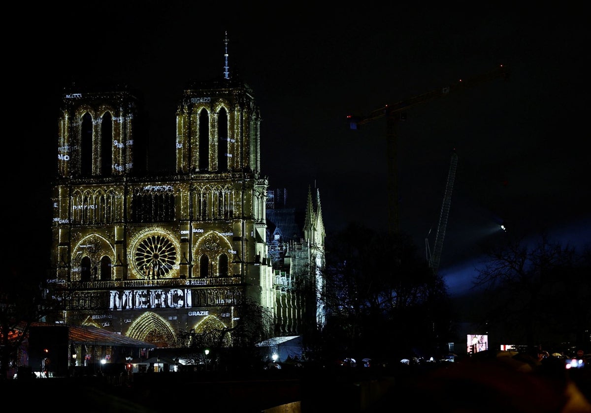 La catedral de Notre Dame de París el día de la reapertura