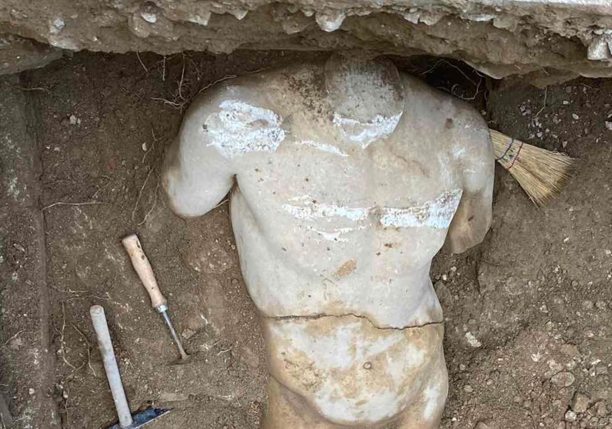 El torso de Hermes hallado en unas obras cercanas a la Acrópolis
