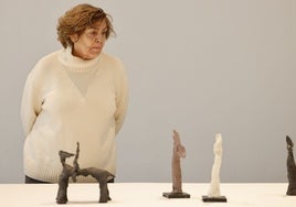 Simone Fattal reivindica la metamorfosis del barro en arte para perpetuar la memoria colectiva