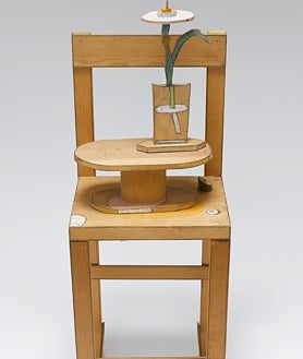 Imagen secundaria 2 - En las imágenes, algunas de las propuestas en Madrid del creador de origen rumano, como su 'Vista del mundo desde la Novena Avenida' o su 'Silla bodegón