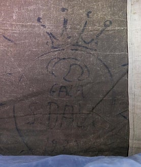 Imagen secundaria 2 - Arriba, detalle del telón de Dalí para el ballet 'Bacchanale'. Sobre estas líneas, a la izquierda, dos detalles más del telón. A la derecha, firma (Gala/S Dalí), rematada con una corona, en la parte trasera