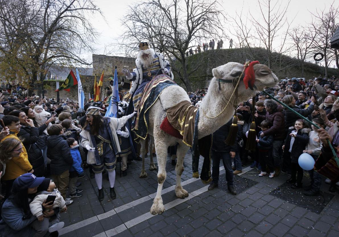 Cabalgata con dromedarios en Pamplona