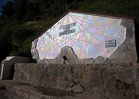 Imagen secundaria 1 - De arriba abajo, propuestas de T-20 Proyectos en Caravaca de la Cruz (Santiago Ydáñez), Genalguacil Pueblo Museo y Banco de Santander