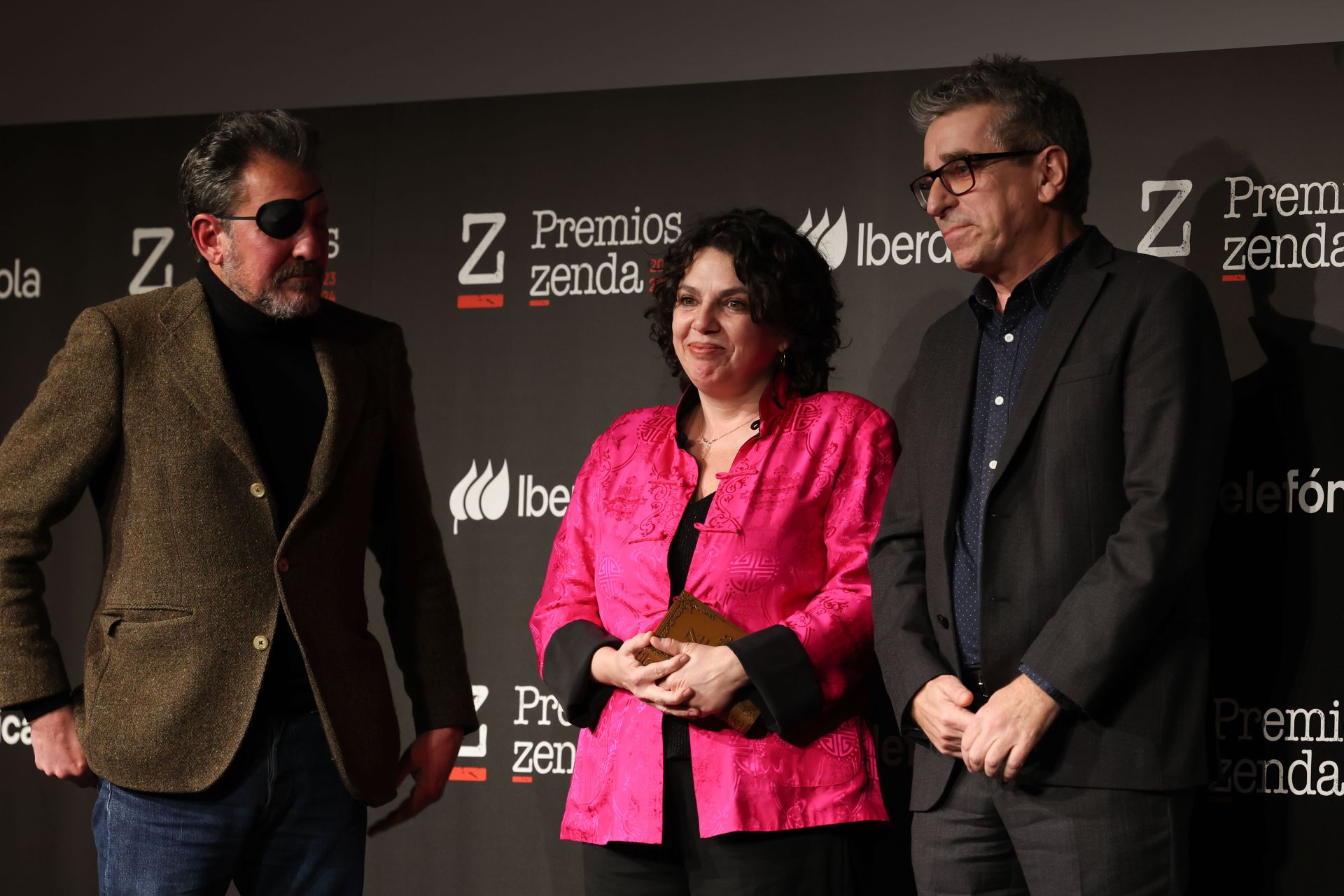 La filósofa, matemática, investigadora, crítica y traductora Cristina Gómez Baggethun (c) durante la entrega de los Premios Zenda