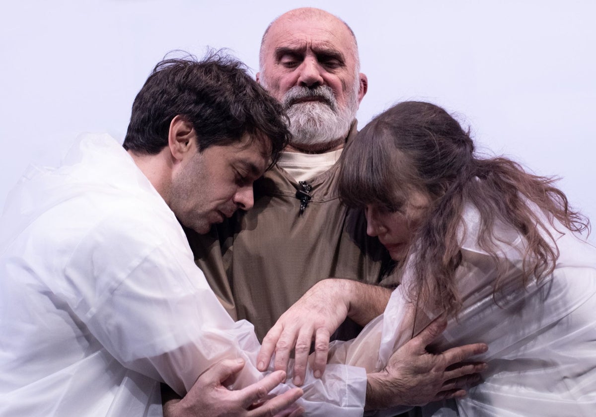 Alberto Amarilla, Felipe García Velez y Zaida Alonso, en 'Viento fuerte'