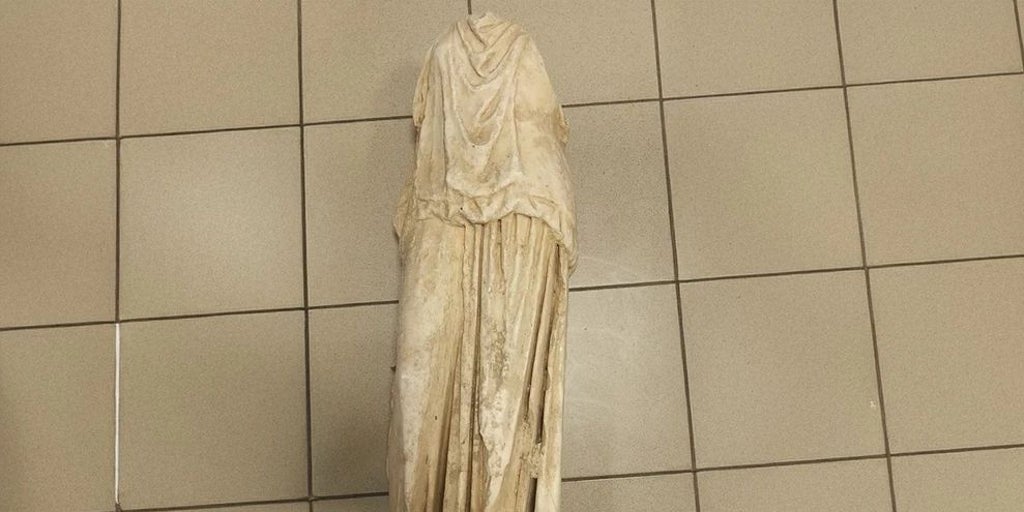 Encuentran en una calle de Grecia una escultura helenística  envuelta en bolsas de basura