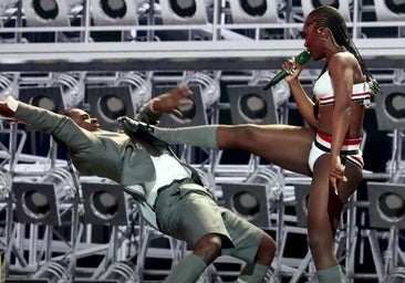 Los Grammy solidarios, una gala sin premios para Taylor Swift, una humillación para Drake y muchos altibajos en las actuaciones
