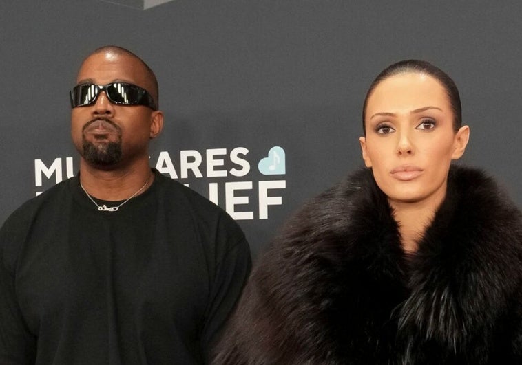 Kanye West pierde 20 millones de dólares por el desnudo de su mujer en los Grammy