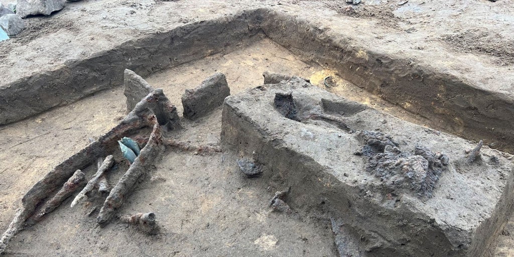 Hallan una ofrenda de unas 200 armas en Dinamarca con un casco romano y una cota de malla única