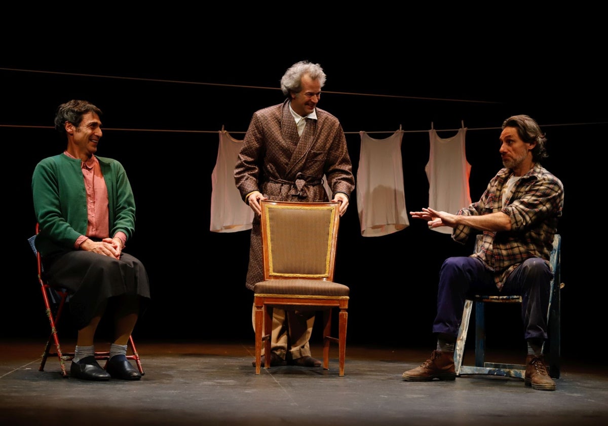 Israel Frías, Luis Rallo y Alberto Berzal, en una escena de 'A la fresca'